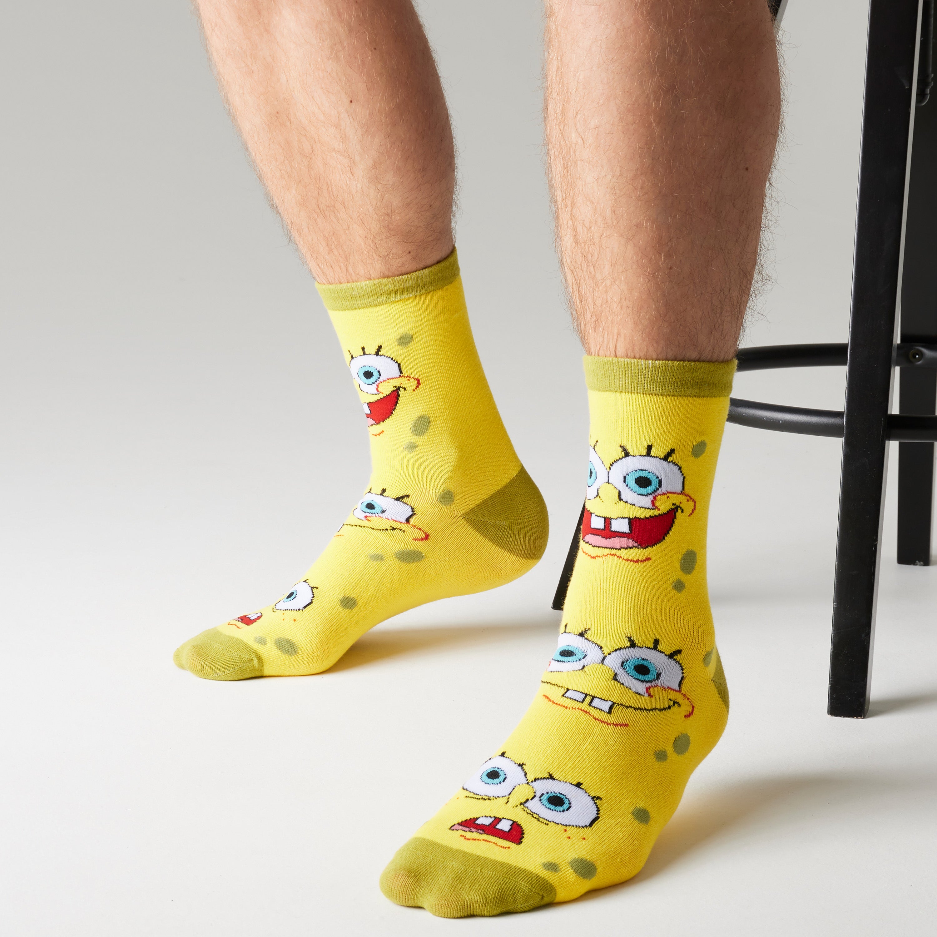 SpongeBob Mens Socks - Pack of 5 Crew Socks for Men - Get Trend